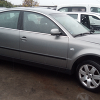 VW Passat berlina 2003 per ricambi