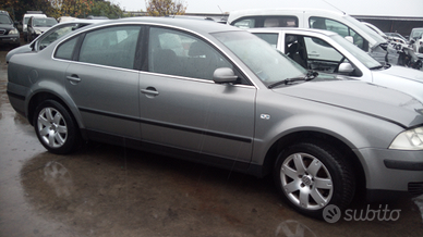 VW Passat berlina 2003 per ricambi