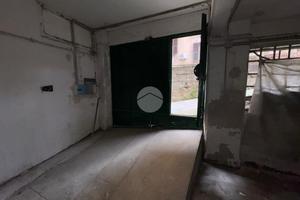 MAGAZZINO A GENOVA
