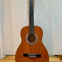 Chitarra con custodia. Perfetta per principiante.