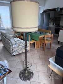 lampada da terra in stile classico