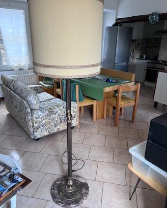 lampada da terra in stile classico