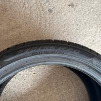 2 pneumatici 275 35 R 20 Pirelli sotto zero