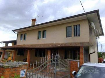 Immobile in asta di 593 m² con più di 5 locali e b
