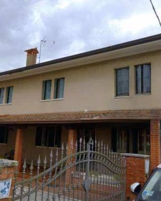 Immobile in asta di 593 m² con più di 5 locali e b