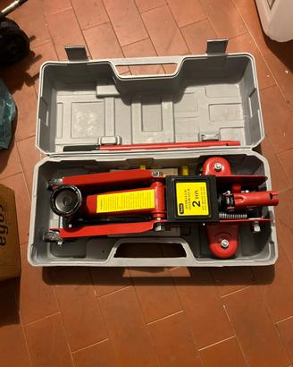 Crick idraulico auto