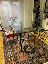 Tavolo da soggiorno con piano di cristallo