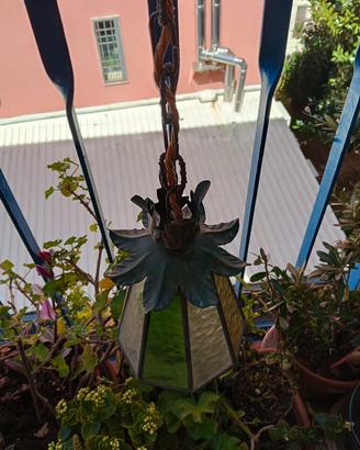 lampadario di colore verde  una luce