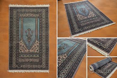 Coppia di tappeti scendiletto orientali vintage 