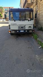 Camion volvo con cisterna