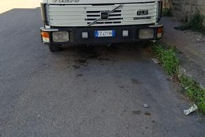 Camion volvo con cisterna