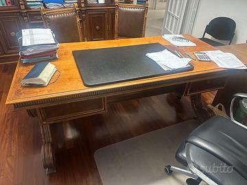 ARREDO STUDIO :TAVOLO E DUE SEDIE