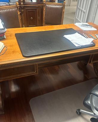ARREDO STUDIO :TAVOLO E DUE SEDIE