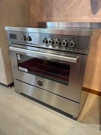 Cucina Bertazzoni piano cottura induzione e forno