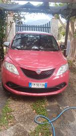 Lancia Ypsilon gold