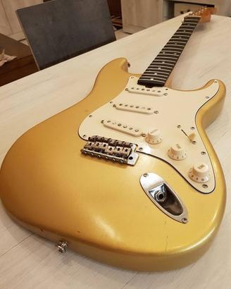Stratocaster made in japan aztec gold