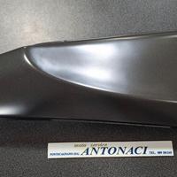 AP8138535 Fianchetto pannello laterale dx Aprilia 