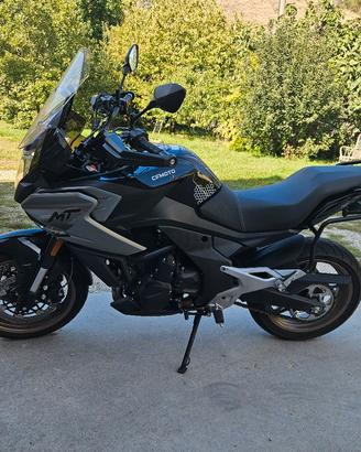 CFMOTO 700 MT 