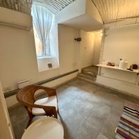 Ufficio studio seminterrato, all'interno di un aff