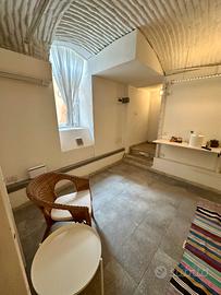 Ufficio studio seminterrato, all'interno di un aff