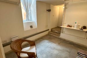 Ufficio studio seminterrato, all'interno di un aff