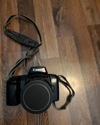 Macchina fotografica analogica canon eos 1000 FN