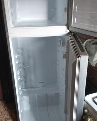 FRIGORIFERO + CUCINA A GAS