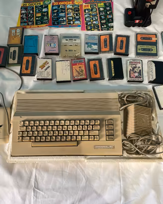  Lotto Commodore 64 C64 con giochi 