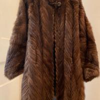 Pelliccia autentica in visone marrone mogano
