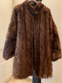 Pelliccia autentica in visone marrone mogano