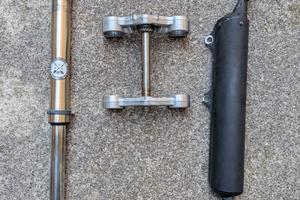 Stelo, piastre e silenziatore  Husqvarna sm125