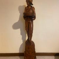 Statua in legno intarsiata a mano