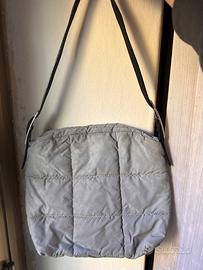 Borsa piumino grigia mai usata