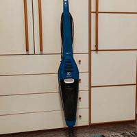 Scopa elettrica Electrolux senza sacco 600W