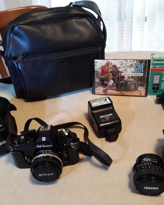 Set macchina fotografica reflex Nikon EM