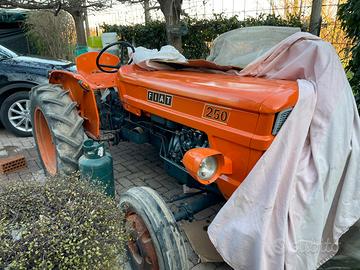 Trattore FIAT 250