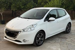 Peugeot 208 1.4 HDi 68 CV 5 porte Allure