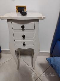 comodino in legno 