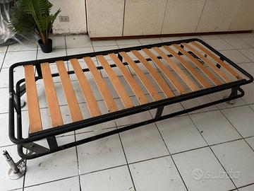 Letto singolo con doghe in legno
