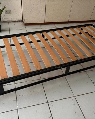Letto singolo con doghe in legno