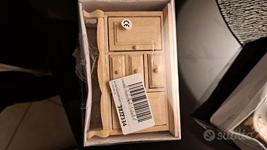mobile in miniatura in legno 