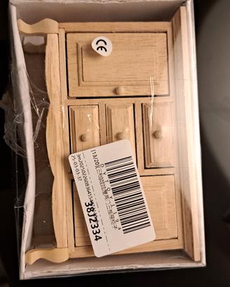 mobile in miniatura in legno 
