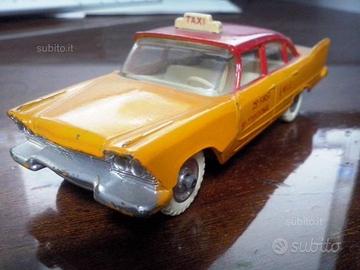 Taxi Americano Plymouth Plaza - Dinky Toys