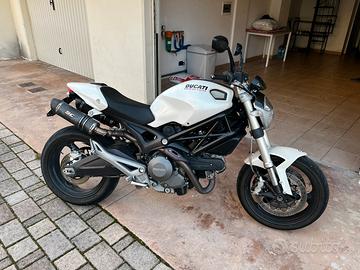 Ducati monster 696