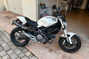 Ducati monster 696