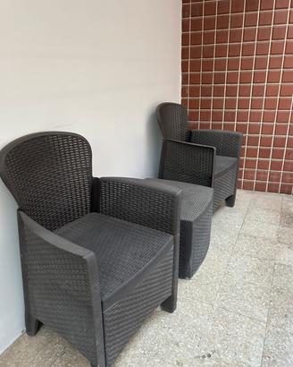 Sedie e tavolini in plastica