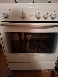 Stufa a gas con forno elettrico