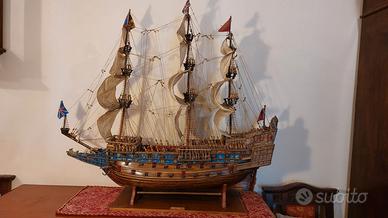 Nave la Sovrana dei Mari fatta a mano in legno