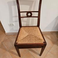 Sedia in noce con seduta in paglia 