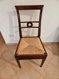 Sedia in noce con seduta in paglia 